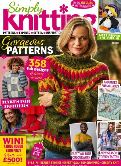 Titelbild der Ausgabe 3/2025 von Simply Knitting. Diese Zeitschrift und viele weitere Modemagazine und DIY-Magazine als Abo oder epaper bei United Kiosk online kaufen.